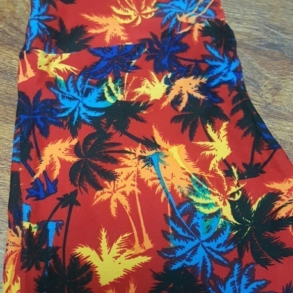 Rare New Lularoe Leggings - Picture 3 of 3